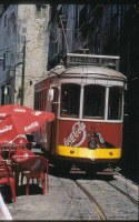 Lisbona: Tram n. 28 nella Citt Vecchia - Lisbon Tram 28 in the Old City - Lisbone: Tram 28 dans la Vieille Ville